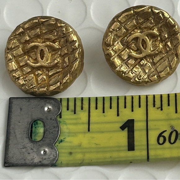 CHANEL Accessories - Vintage CHANEL Textured / quilted Gold buttons. Set of 2
